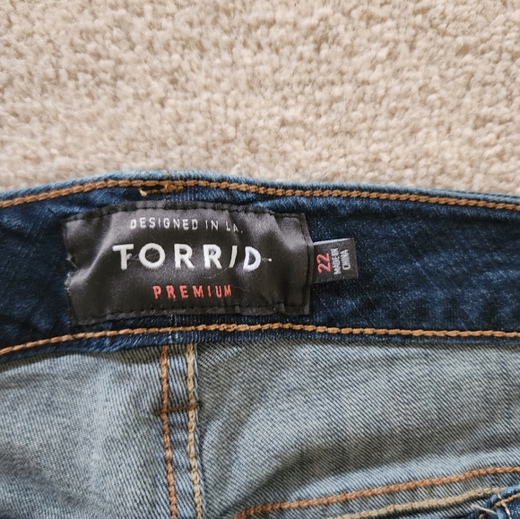 Torrid Copped Boyfriend Skinny Jean Sz22 - Picture 5 of 8